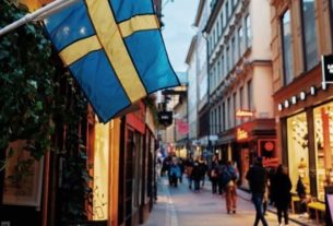 Une rue animée de Stockholm, en Suède.
