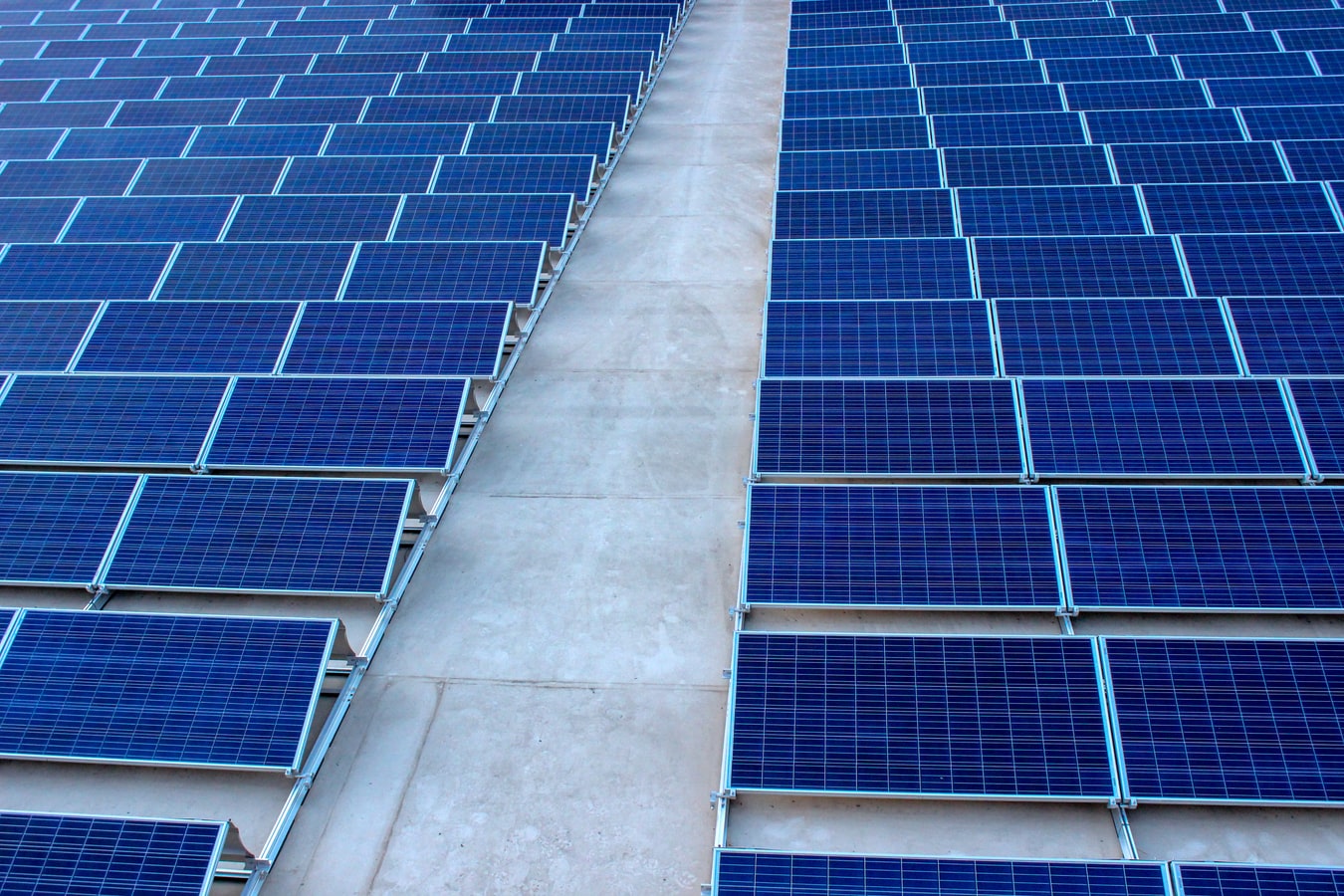 Un champ de panneaux photovoltaïques aux Etats Unis.