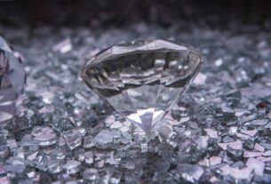 De Beers va revoir le partage de diamants bruts avec le Botswana.